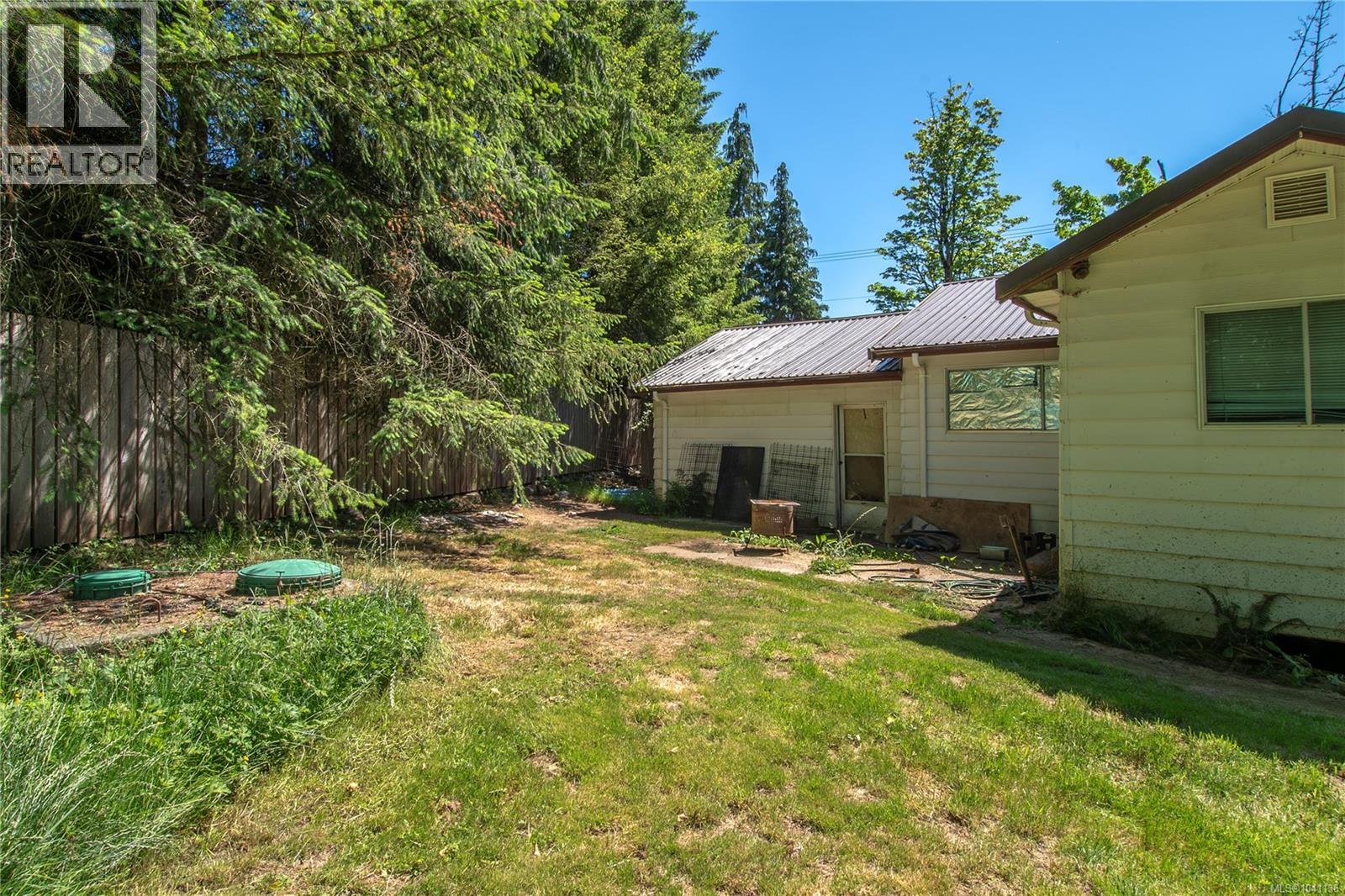 7602 Island Hwy N - 27