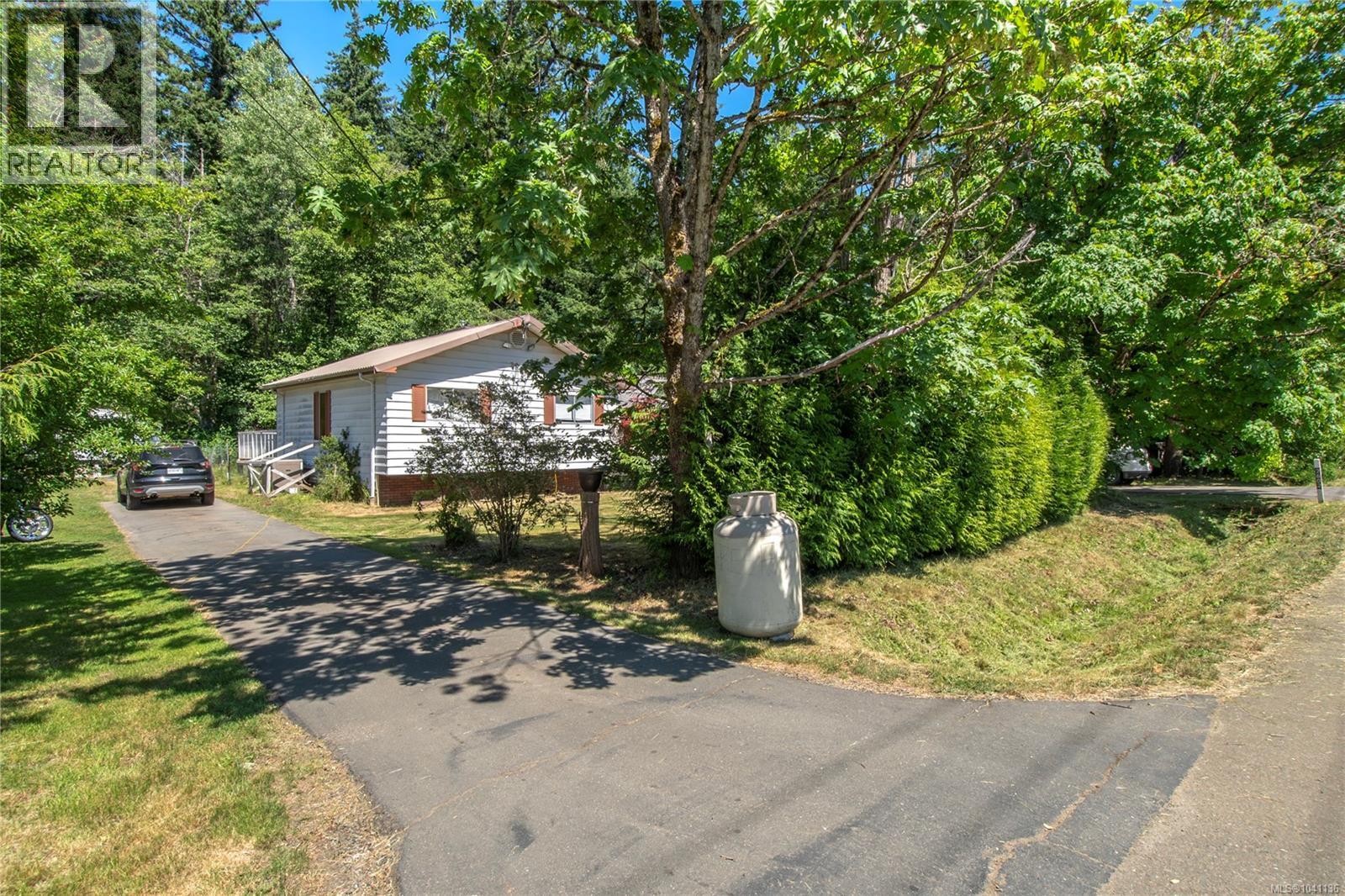 7602 Island Hwy N - 3