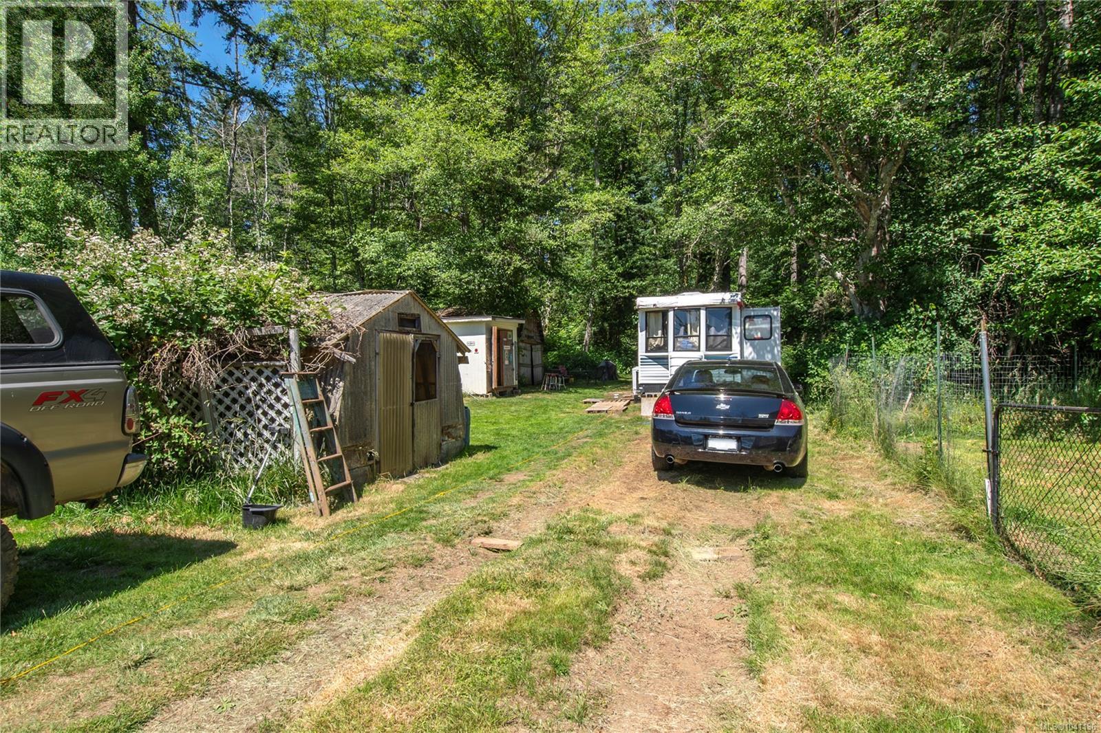 7602 Island Hwy N - 33