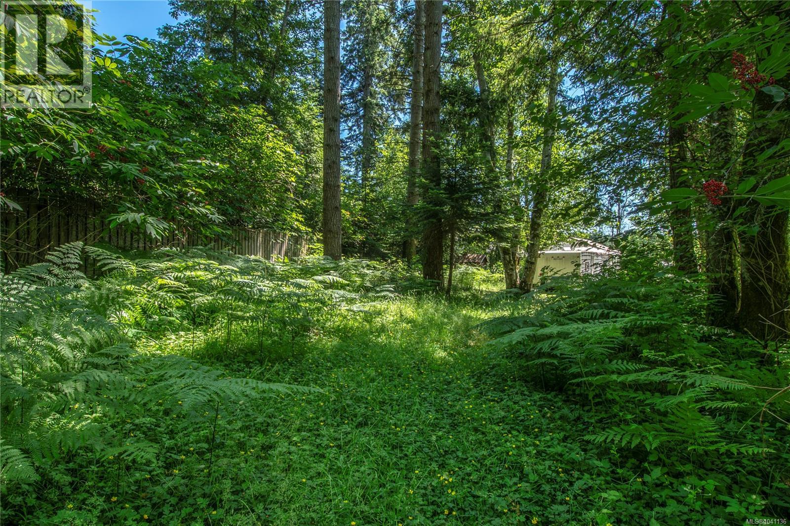 7602 Island Hwy N - 38