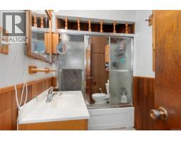 7602 Island Hwy N, Black Creek, BC V9J1G3 Photo 14