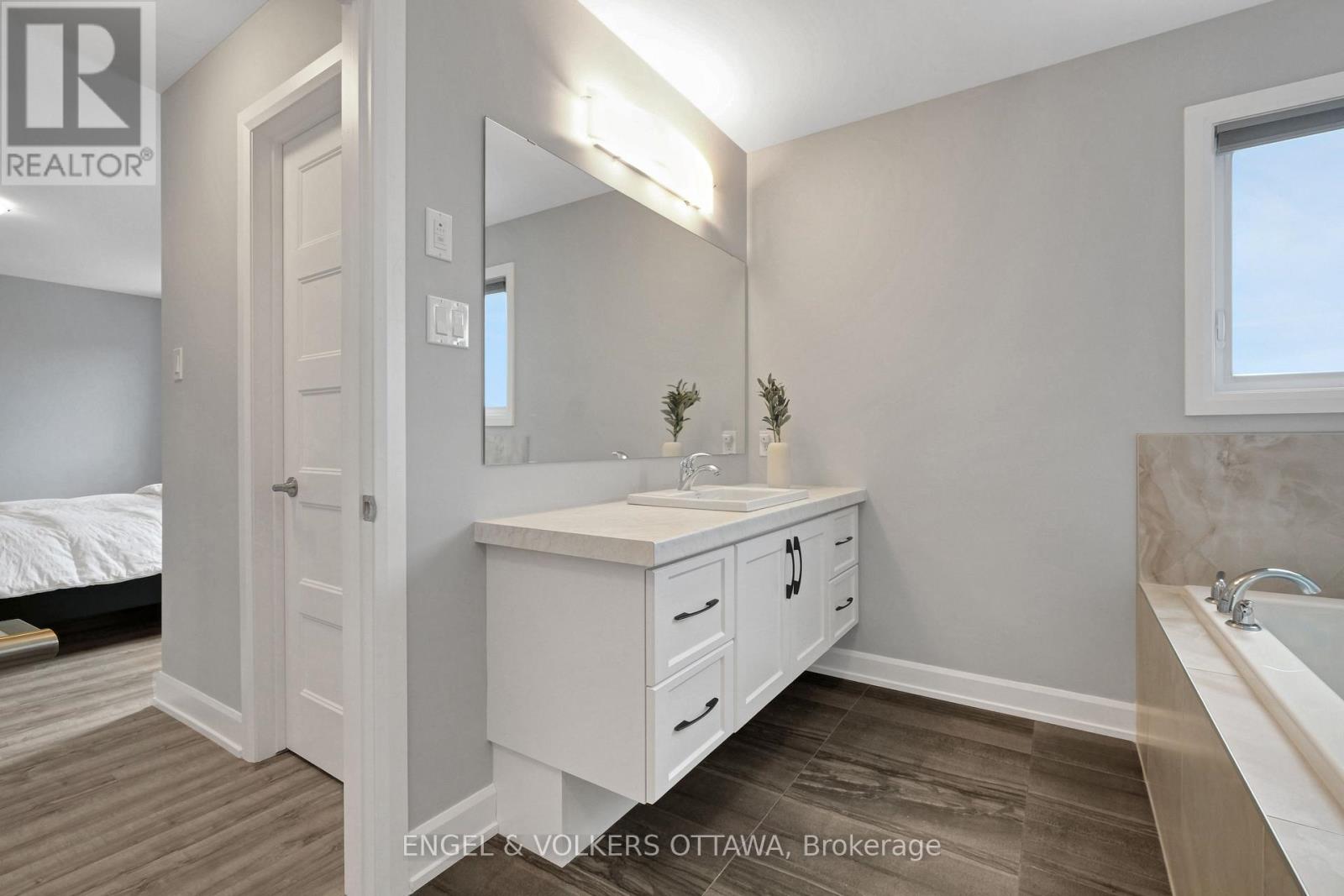 House for Rent in Ottawa – 325 MOONLIGHT DRIVE, Ottawa – By Peter Sagos - Image 32