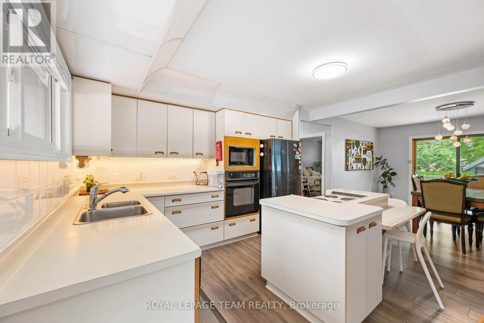 3 Bed, 2 Bath House for Rent in Ottawa – 879 PLEASANT PARK ROAD, Ottawa – MLS# X13490262 - Image 17