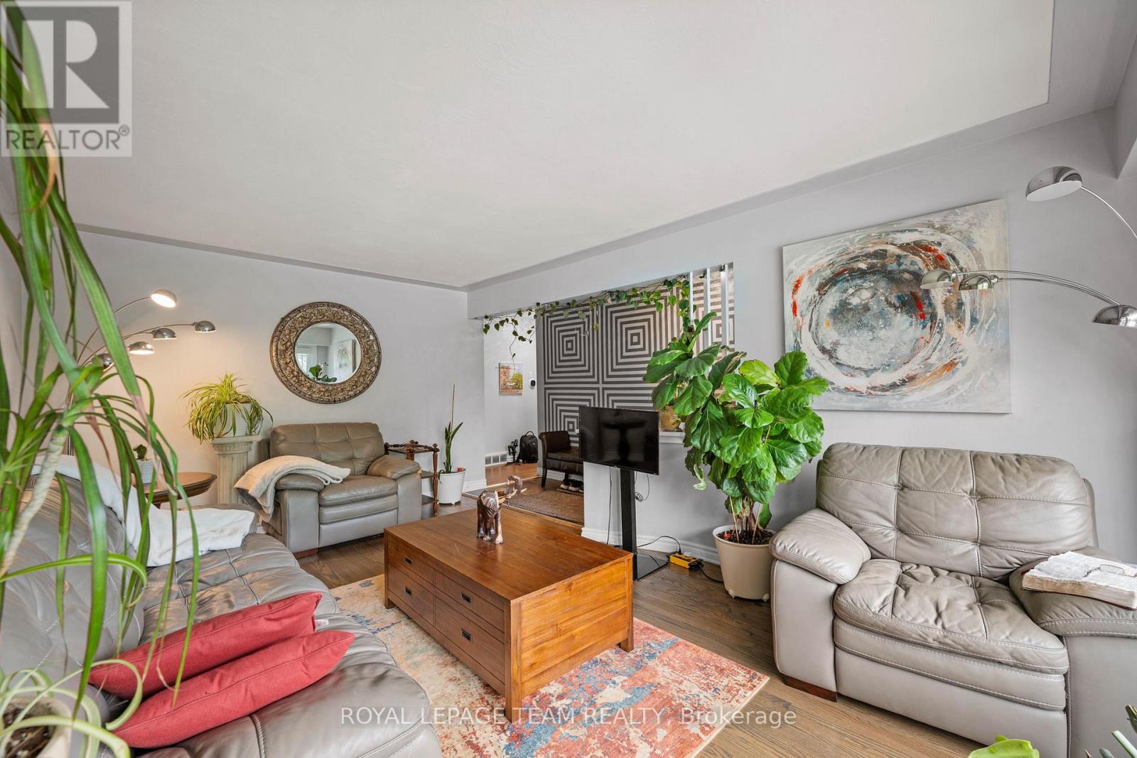 3 Bed, 2 Bath House for Rent in Ottawa – 879 PLEASANT PARK ROAD, Ottawa – MLS# X13490262 - Image 7