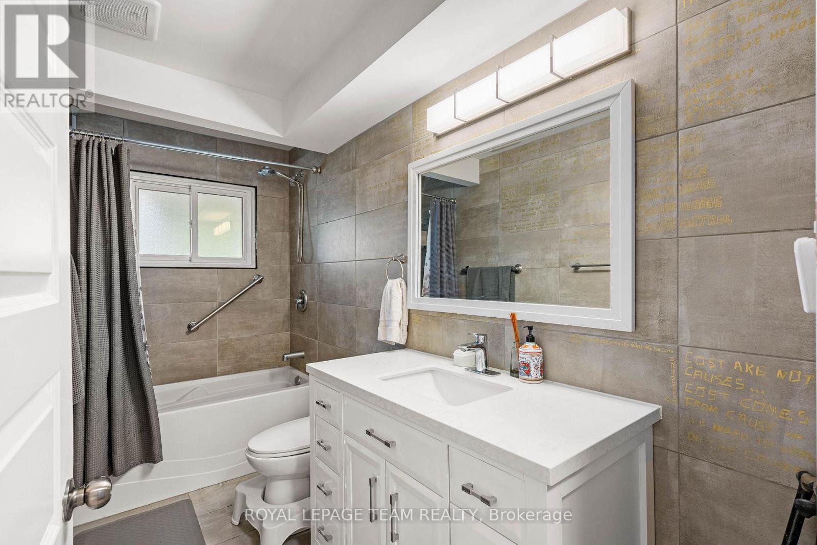 3 Bed, 2 Bath House for Rent in Ottawa – 879 PLEASANT PARK ROAD, Ottawa – MLS# X13490262 - Image 9