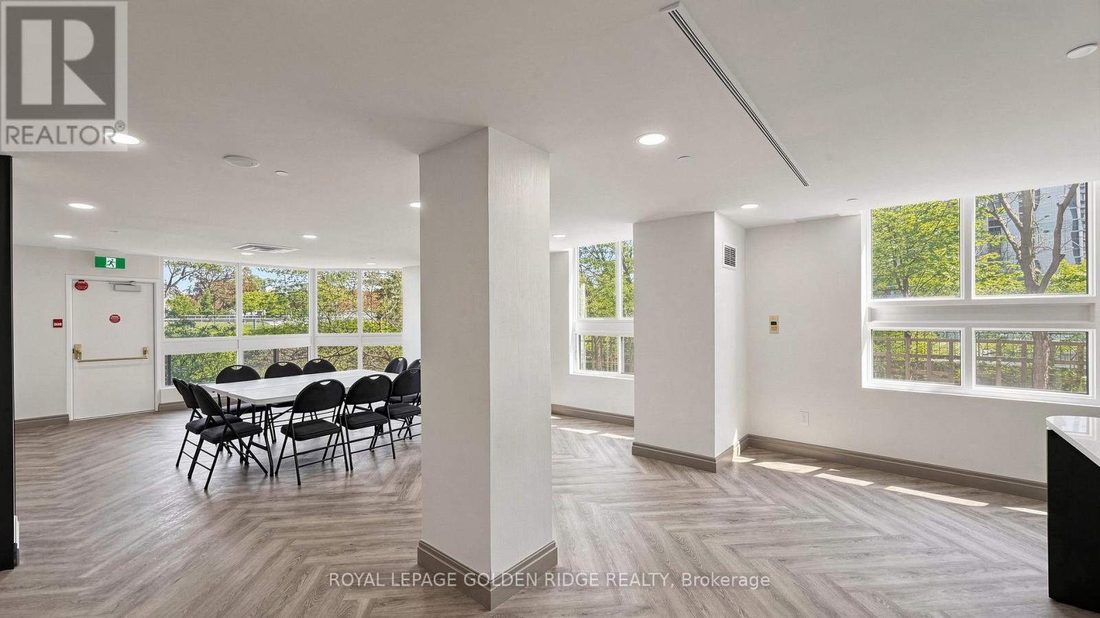 #1003 5 KENNETH AVENUE - 48
