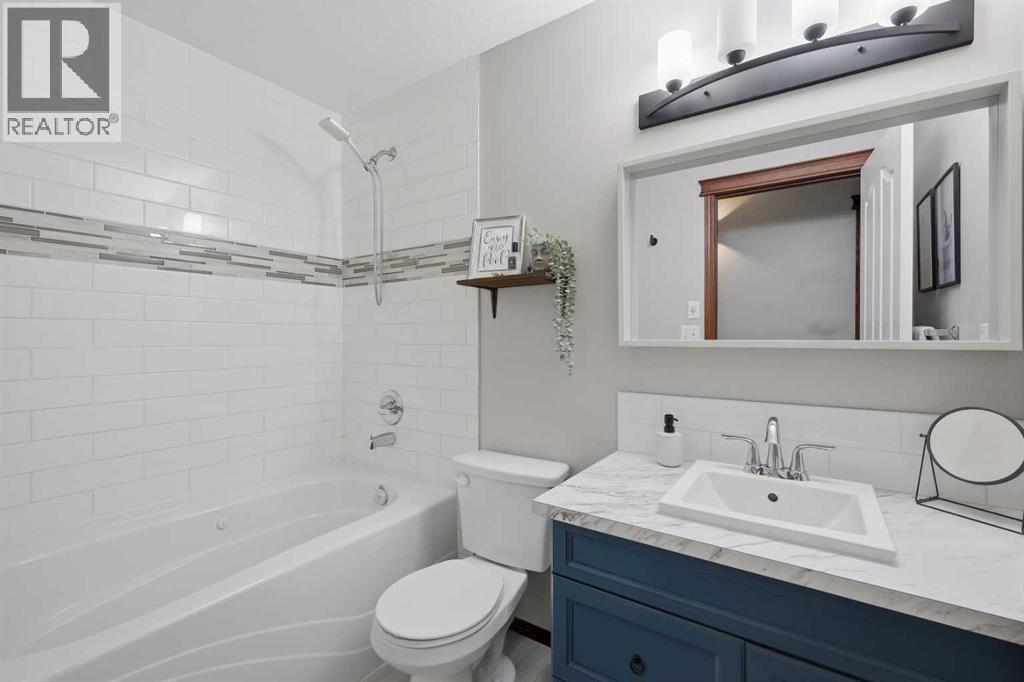 Renovated main bath with full tile backsplash!