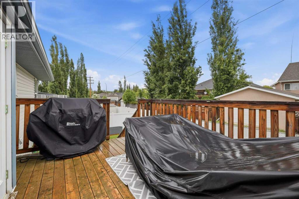 Large deck with gas hookup and under deck storage!