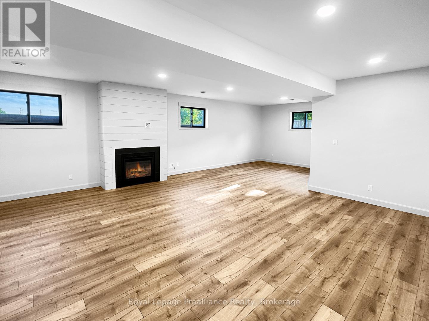 37 DEERVIEW DRIVE - 32