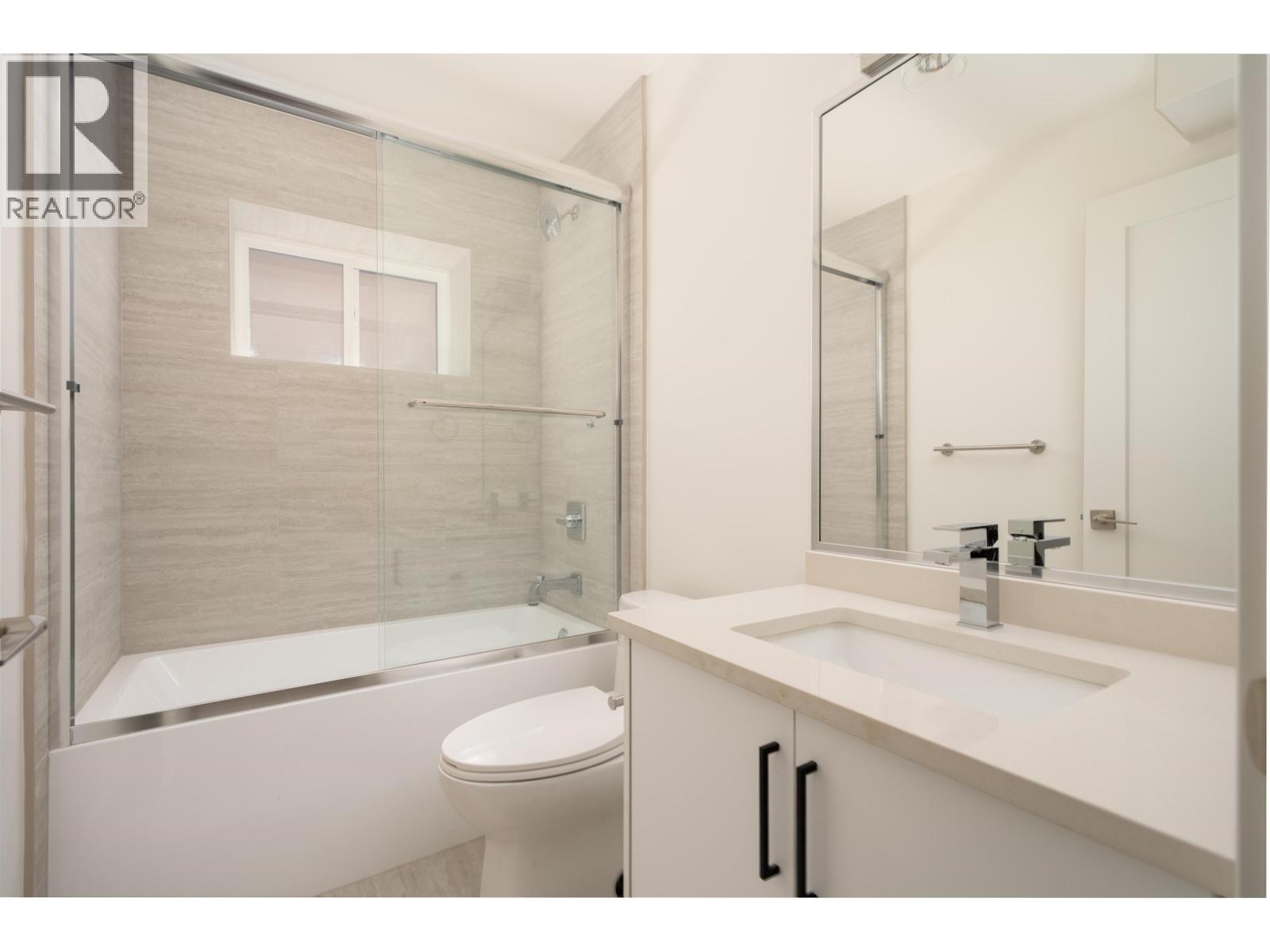 5 Bed, 4 Bath House for Sale in Burnaby – 2 6176 ELGIN AVENUE, Burnaby – MLS# R3139150 - Image 23