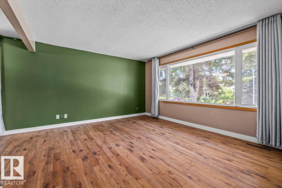 10544 53 AV NW - 6