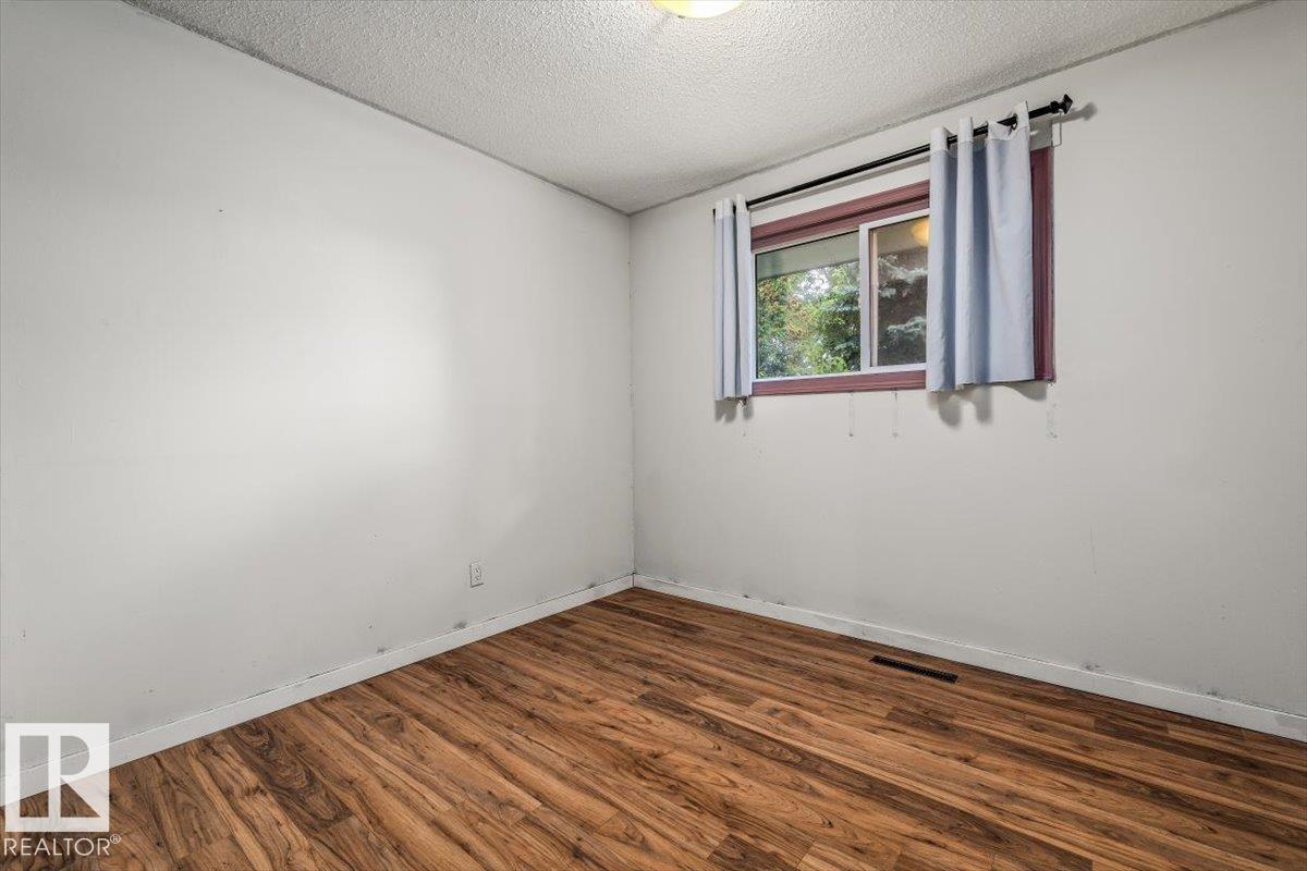 10544 53 AV NW - 18