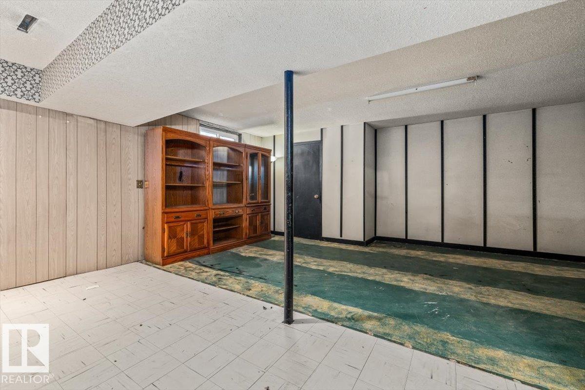 10544 53 AV NW - 25
