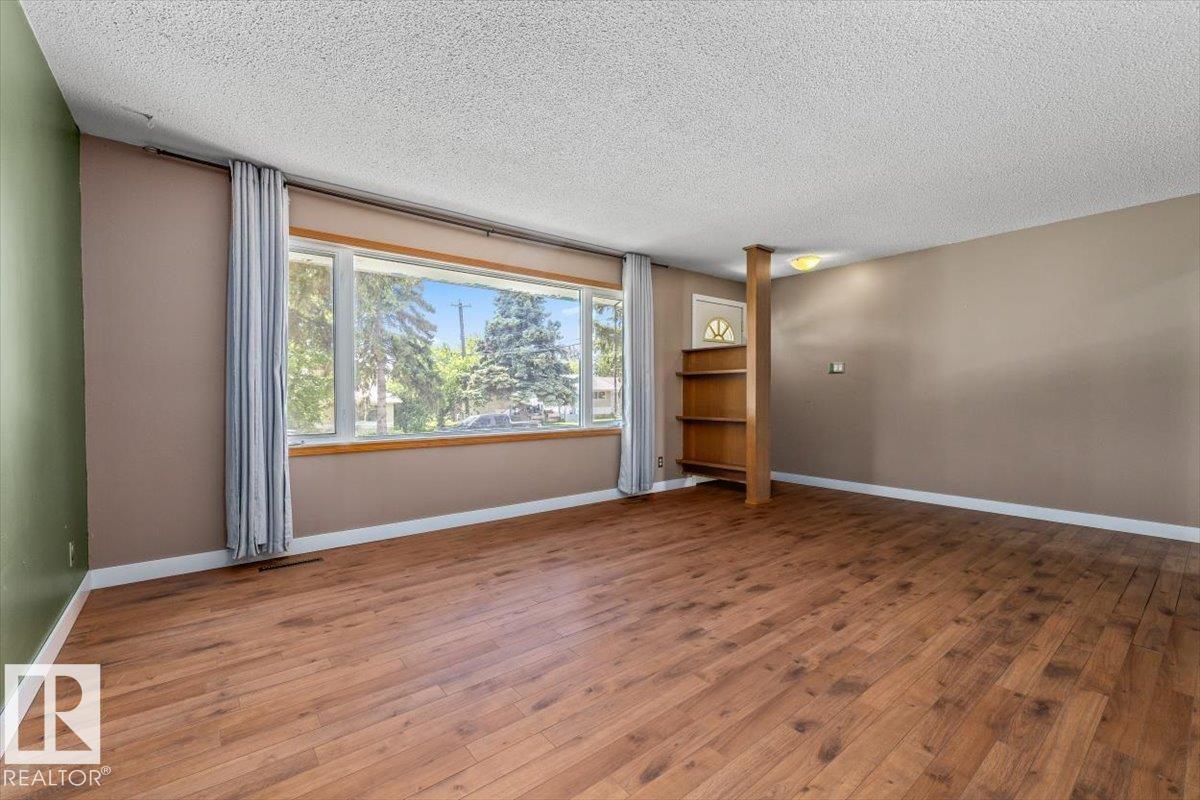 10544 53 AV NW - 8
