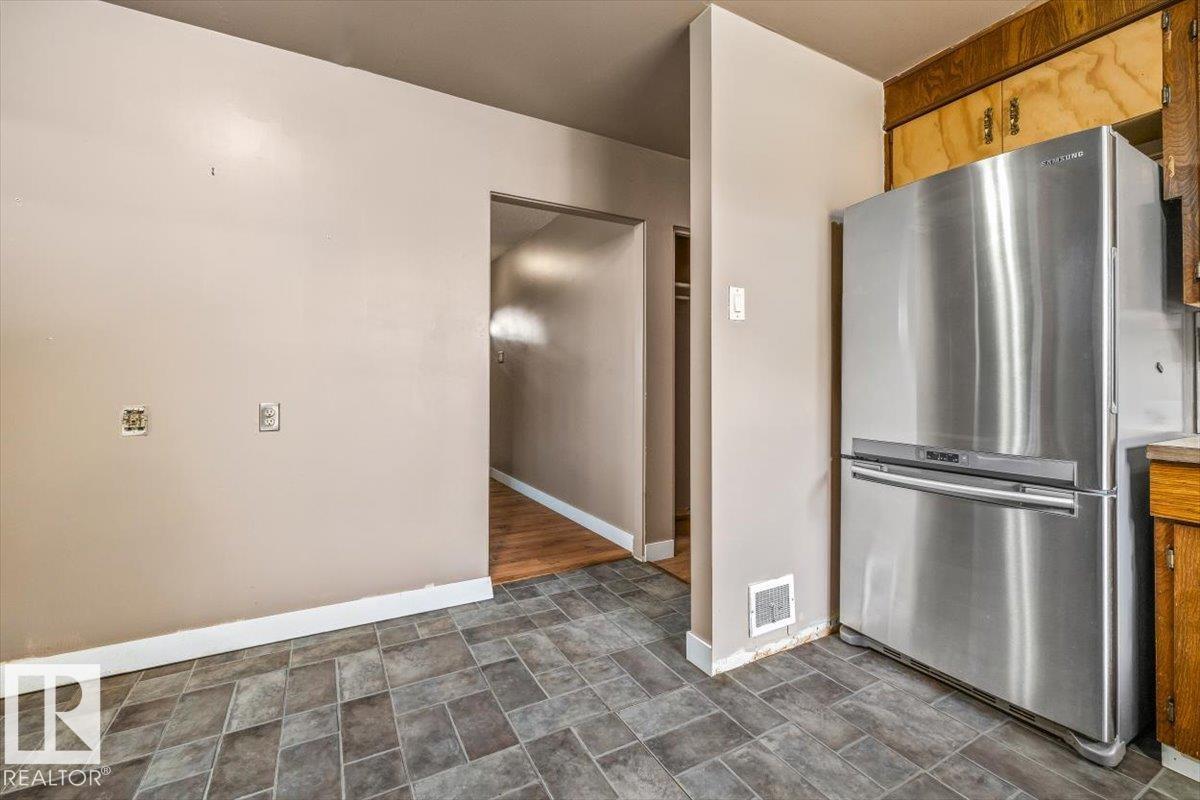 10544 53 AV NW - 14