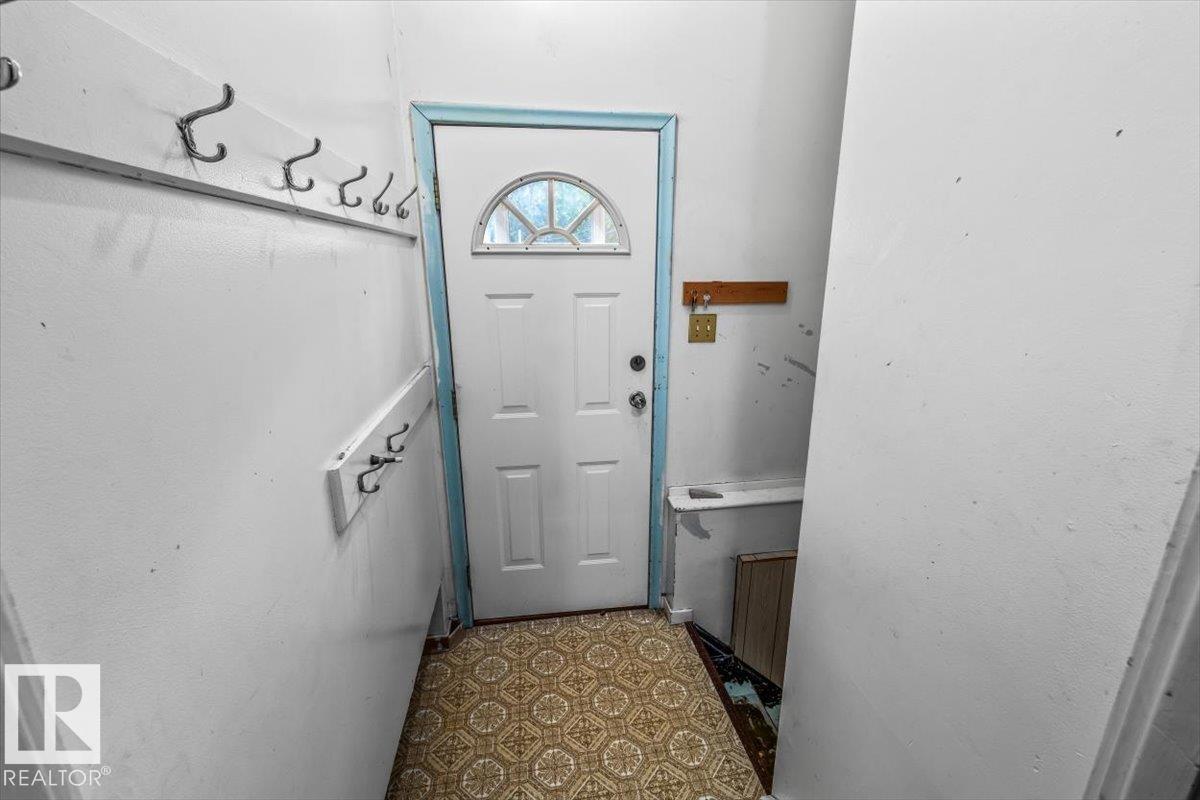 10544 53 AV NW - 23