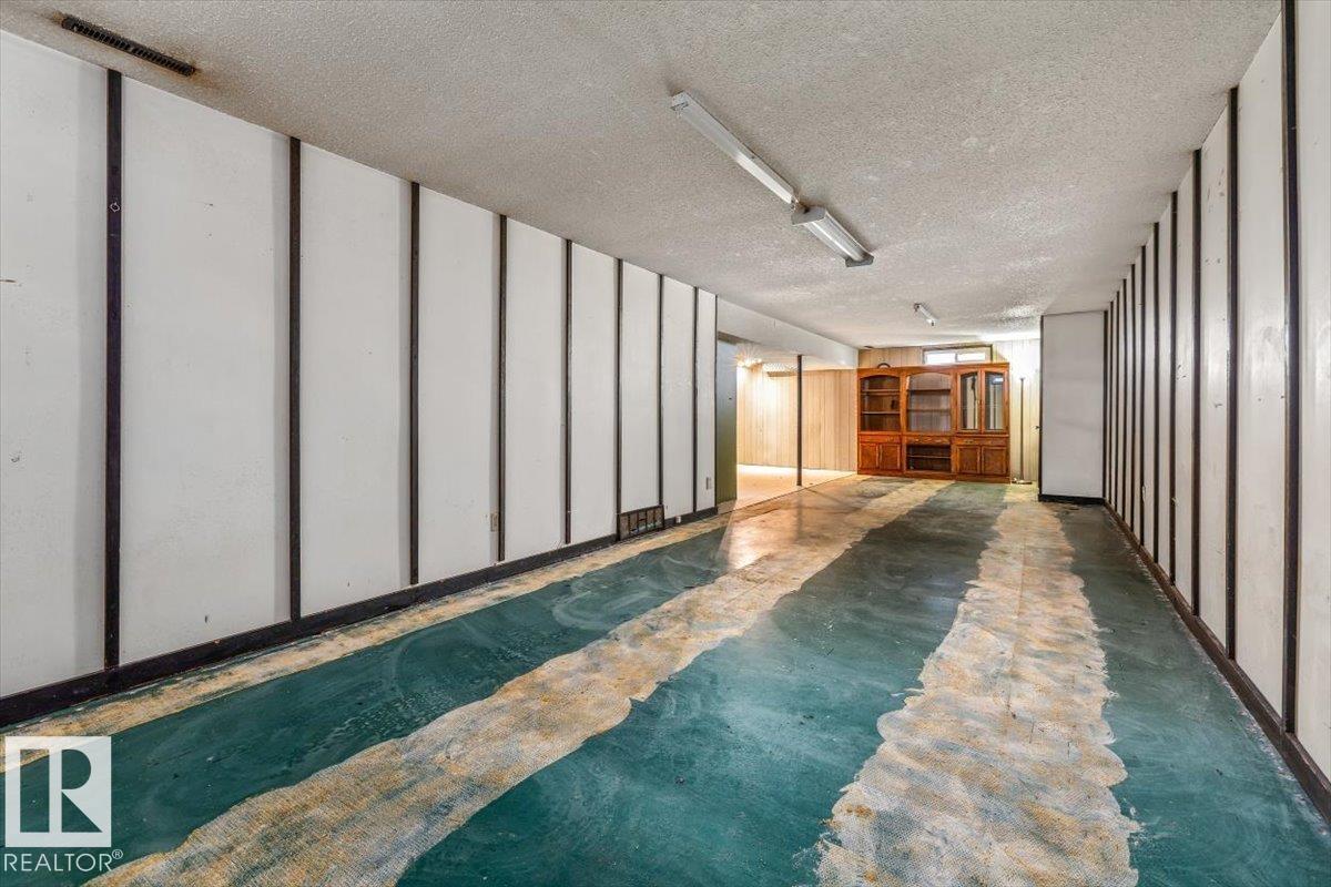 10544 53 AV NW - 28