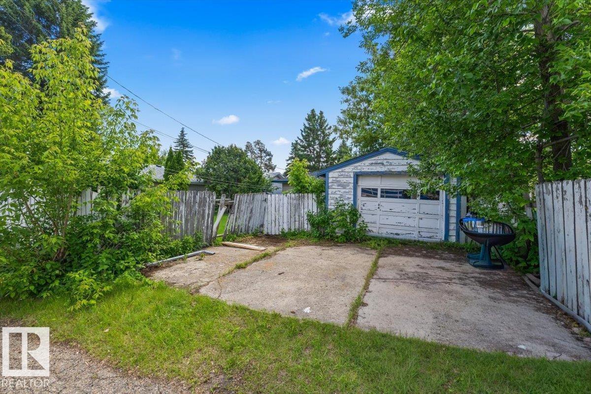 10544 53 AV NW - 38