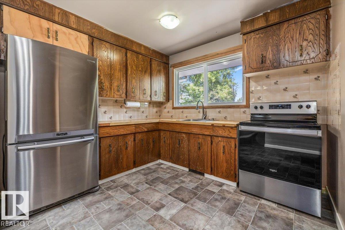 10544 53 AV NW - 12