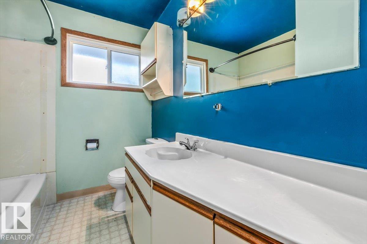 10544 53 AV NW - 22