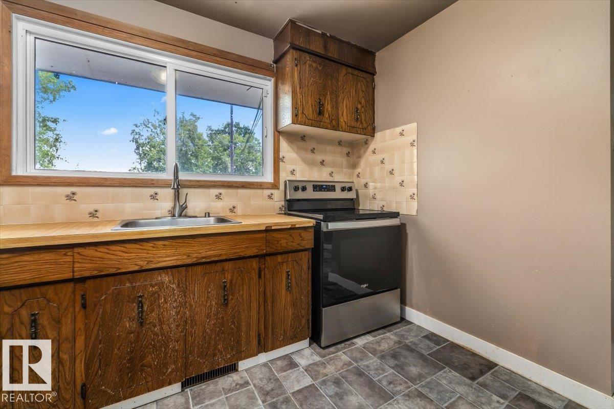 10544 53 AV NW - 11