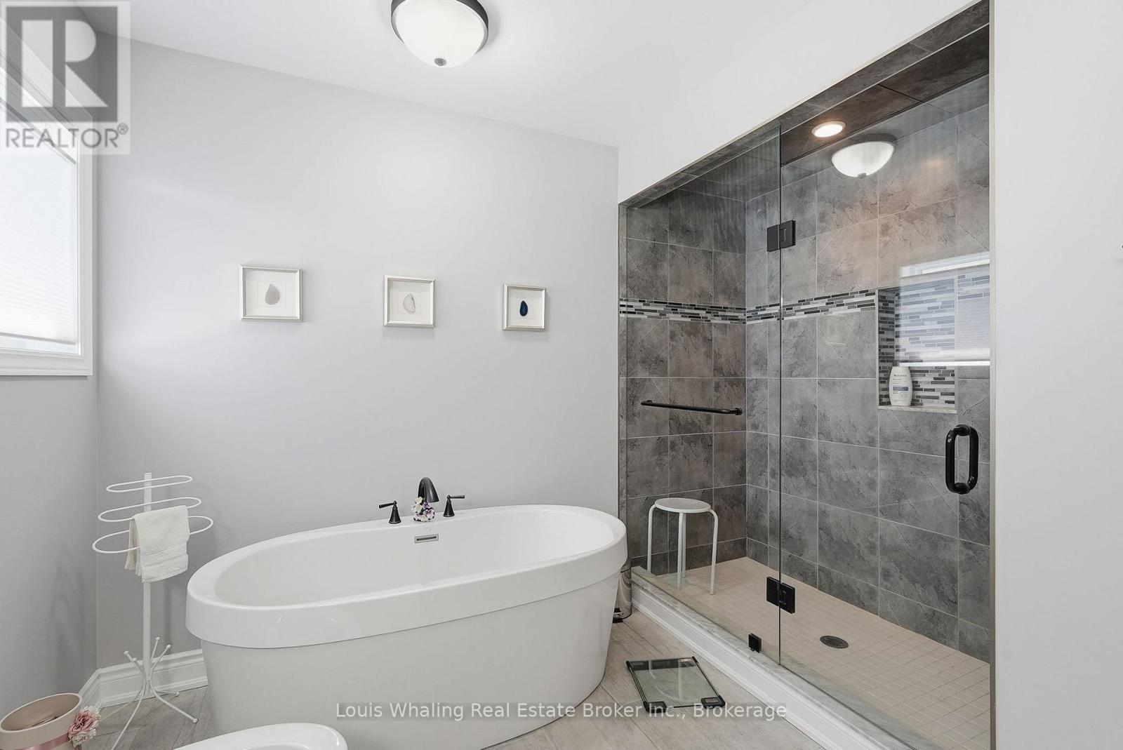 323079 DURHAM ROAD E - 18