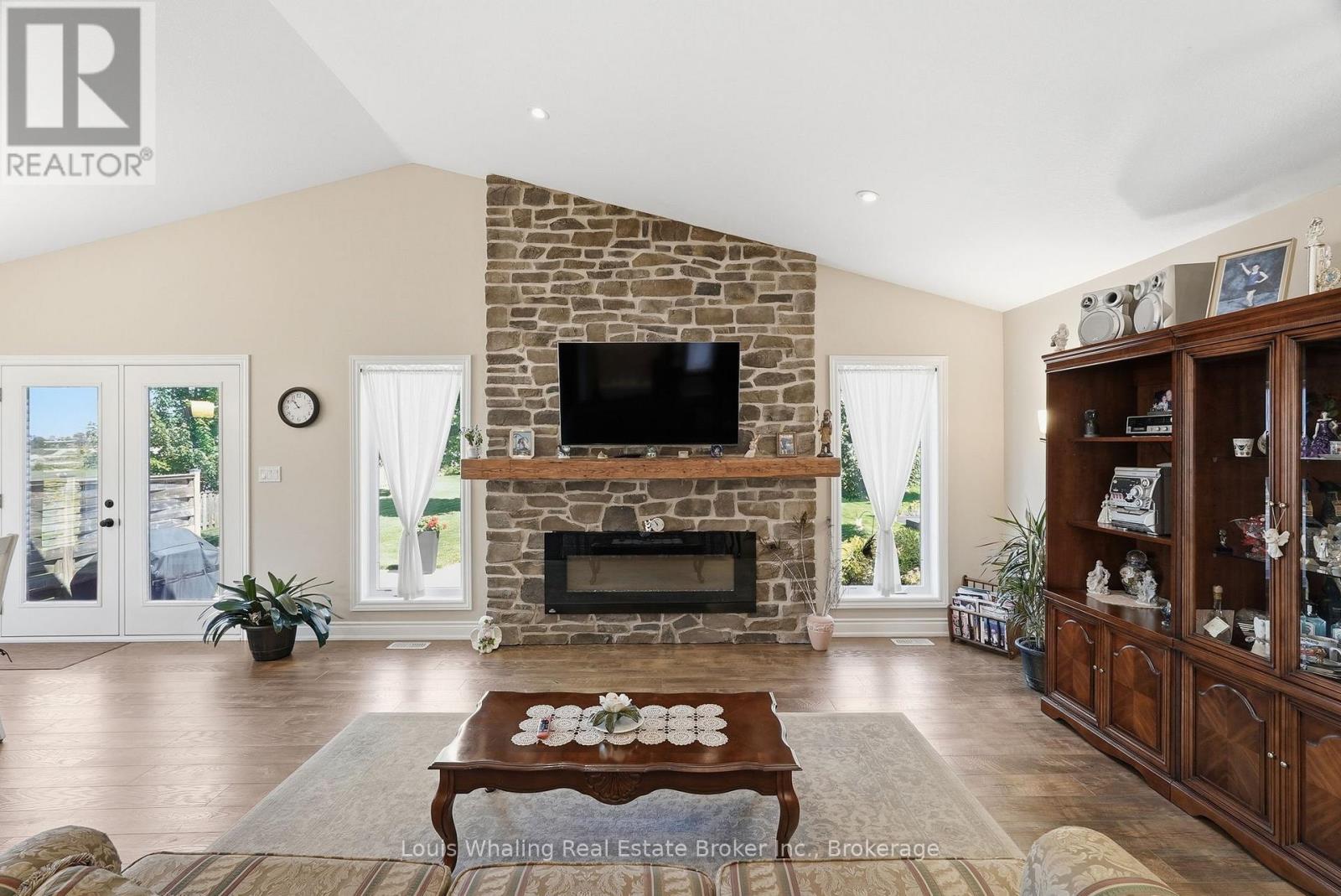323079 DURHAM ROAD E - 7
