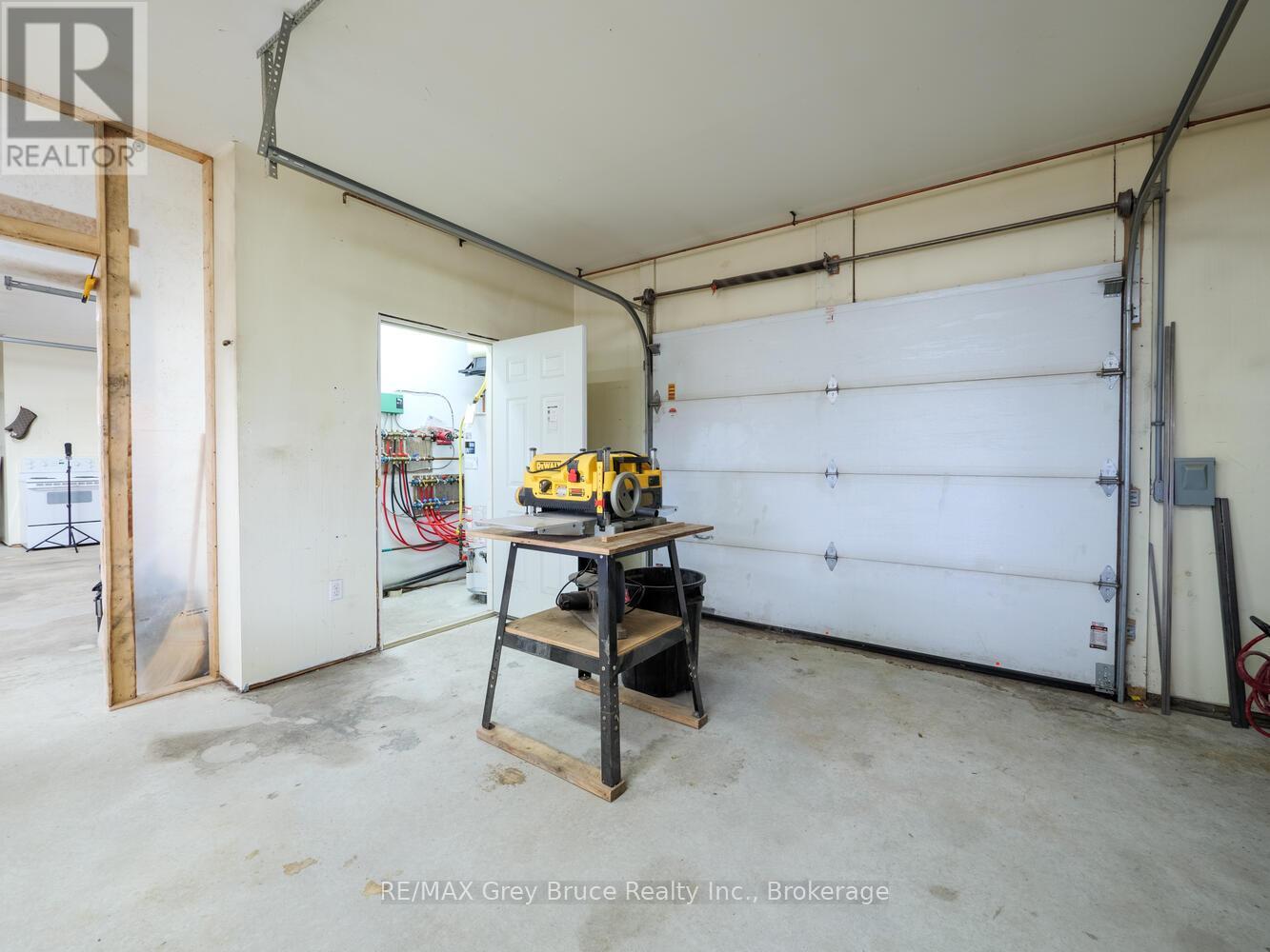 2847 HIGHWAY 6 - 21