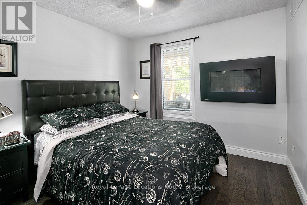 #58 127 ALFRED STREET W - 34