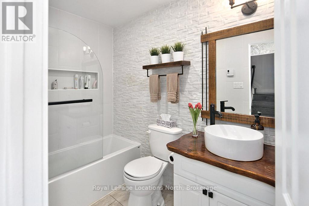 #58 127 ALFRED STREET W - 36