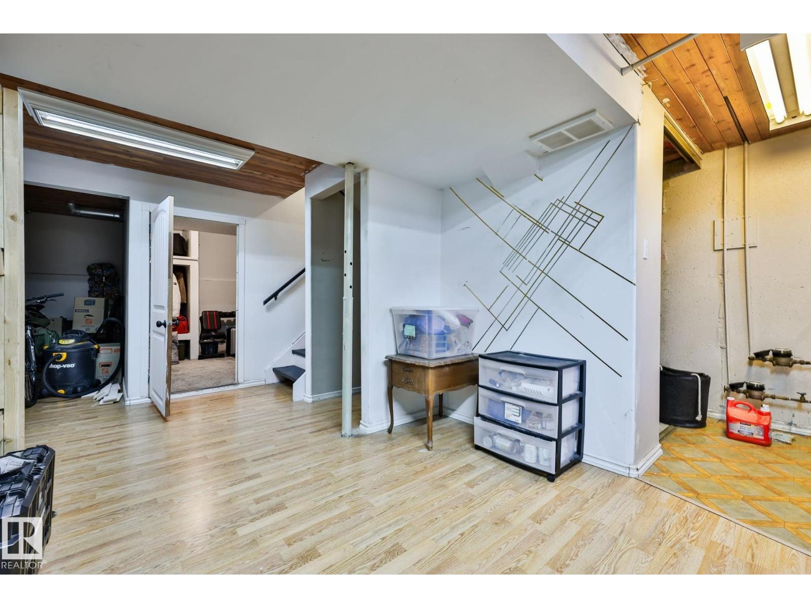 14567 52 ST NW - 11