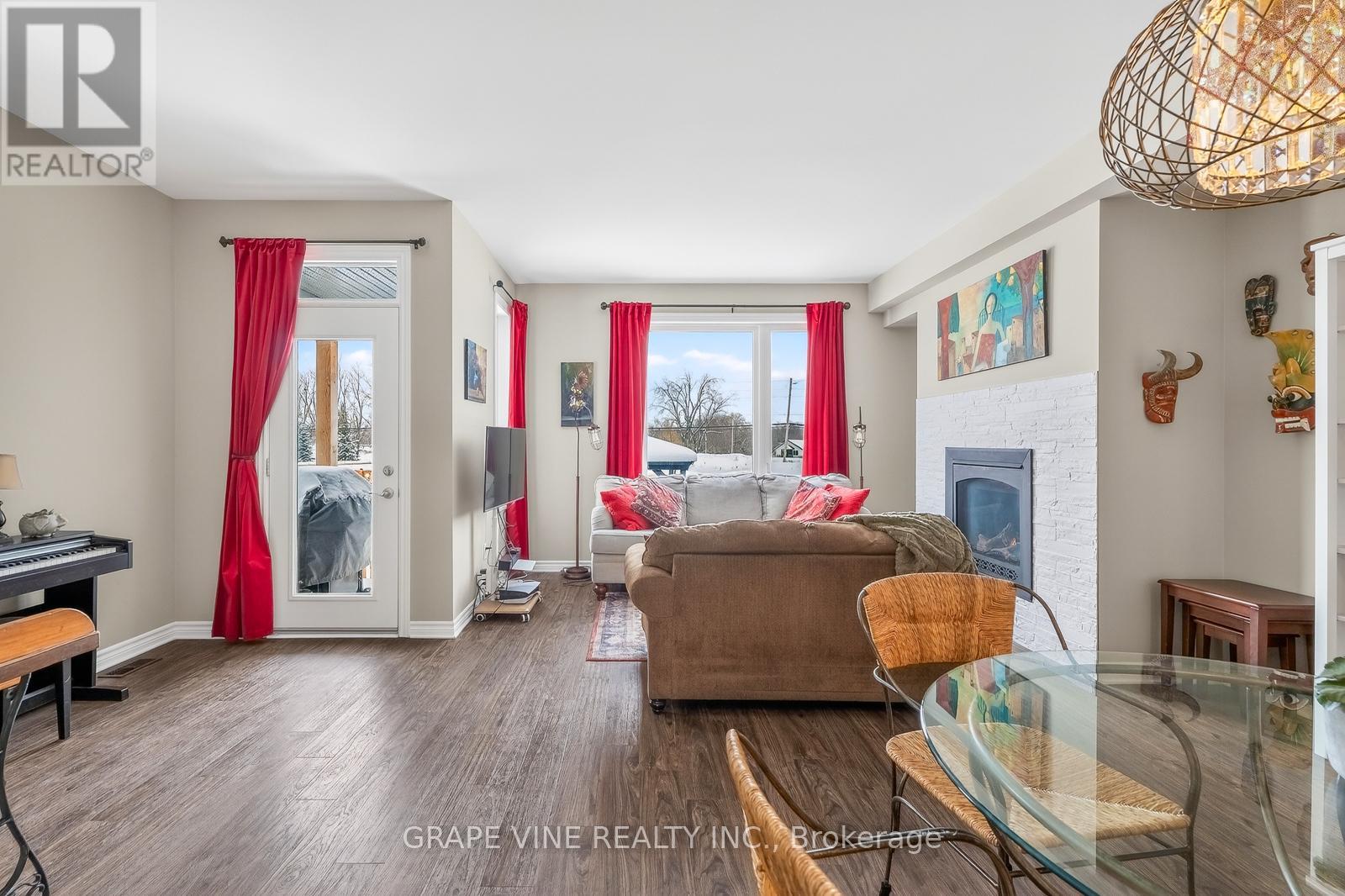 650 FISHER STREET - 21