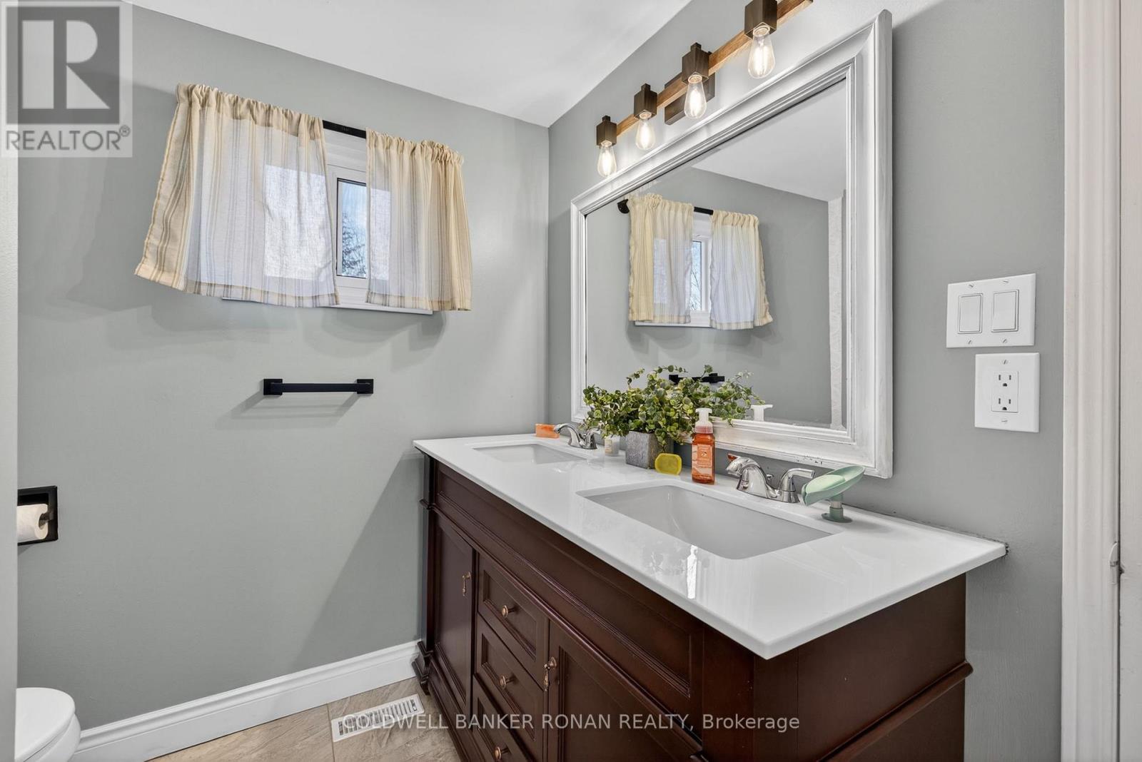 148 TUPPER STREET E - 26