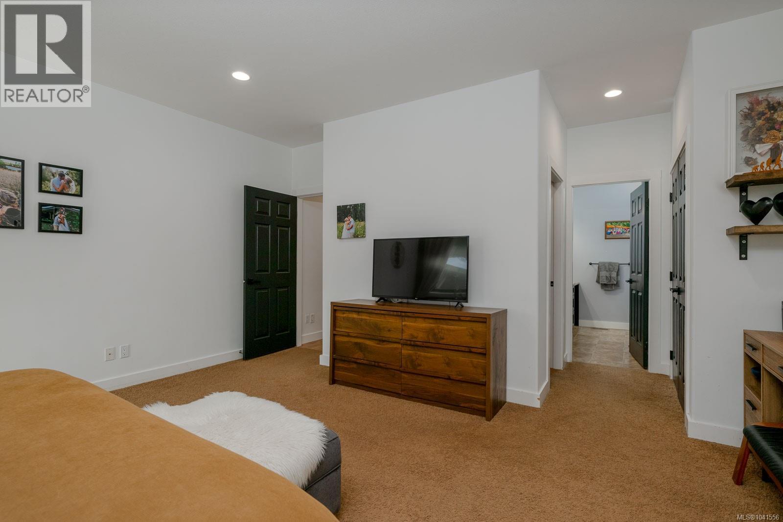 5546 Woodland Cres W - Image 38