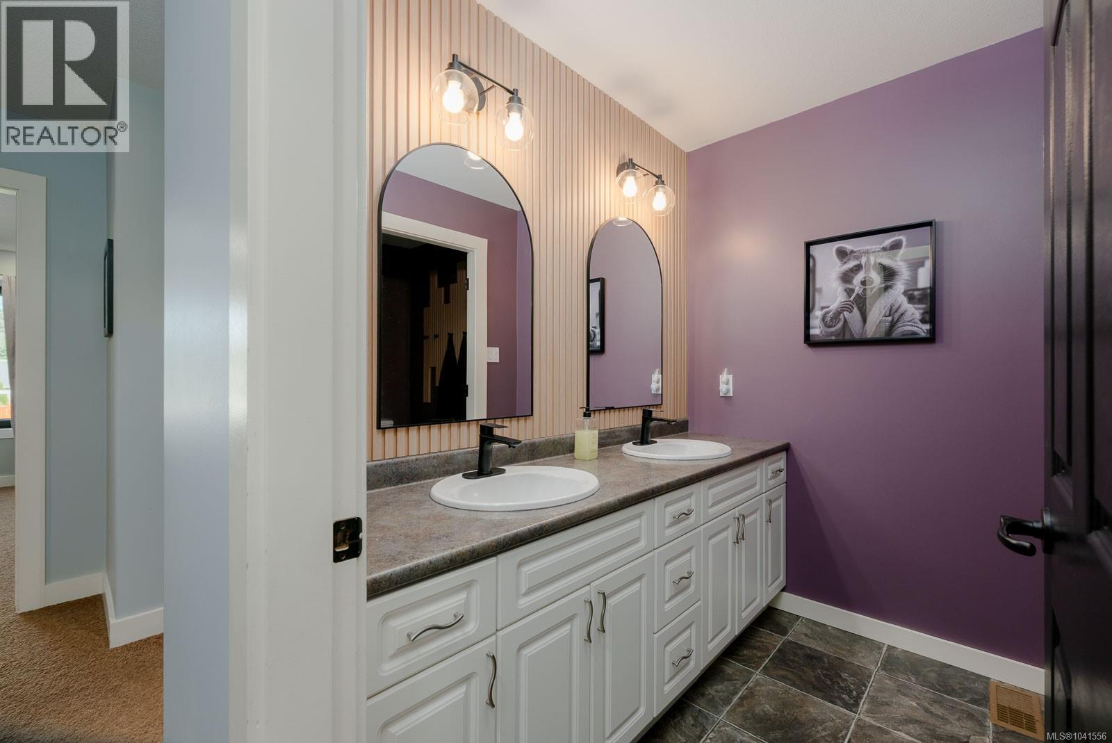 5546 Woodland Cres W - 52