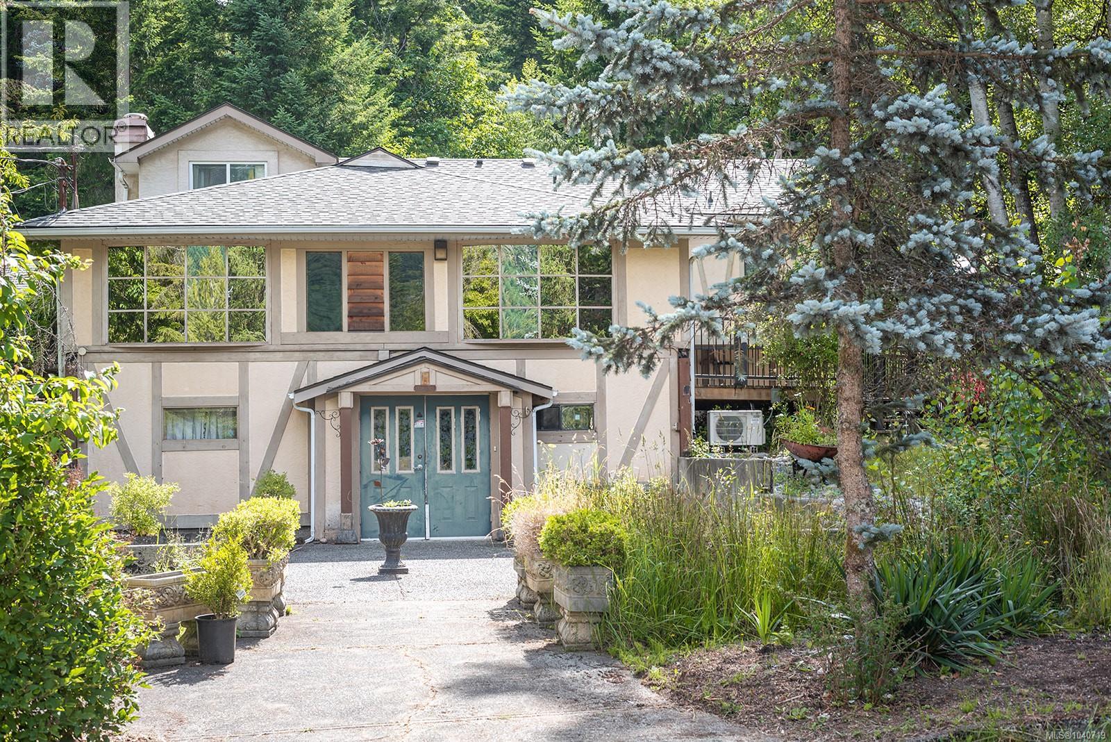 7621 Trans Canada Hwy - 40