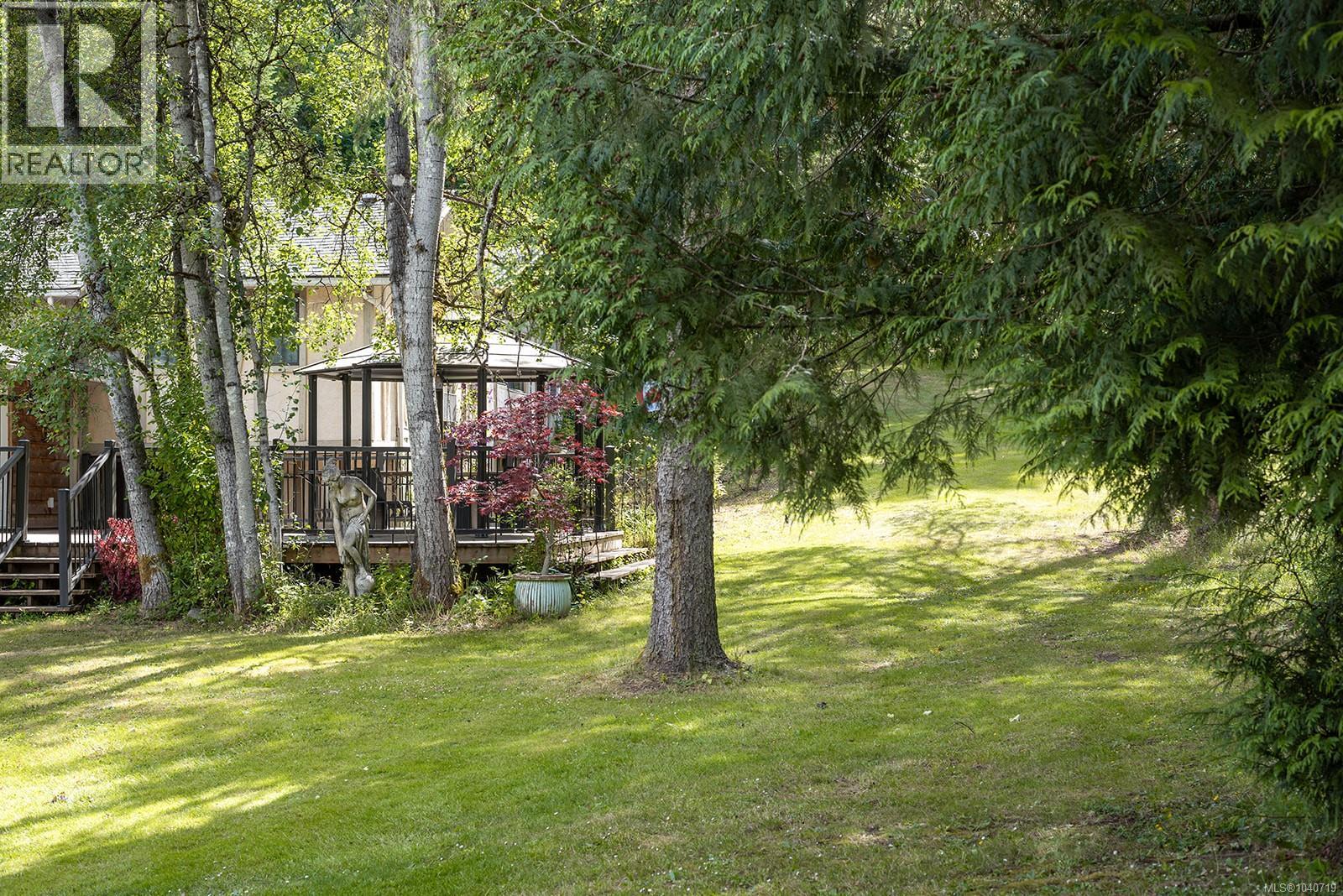 7621 Trans Canada Hwy - 44