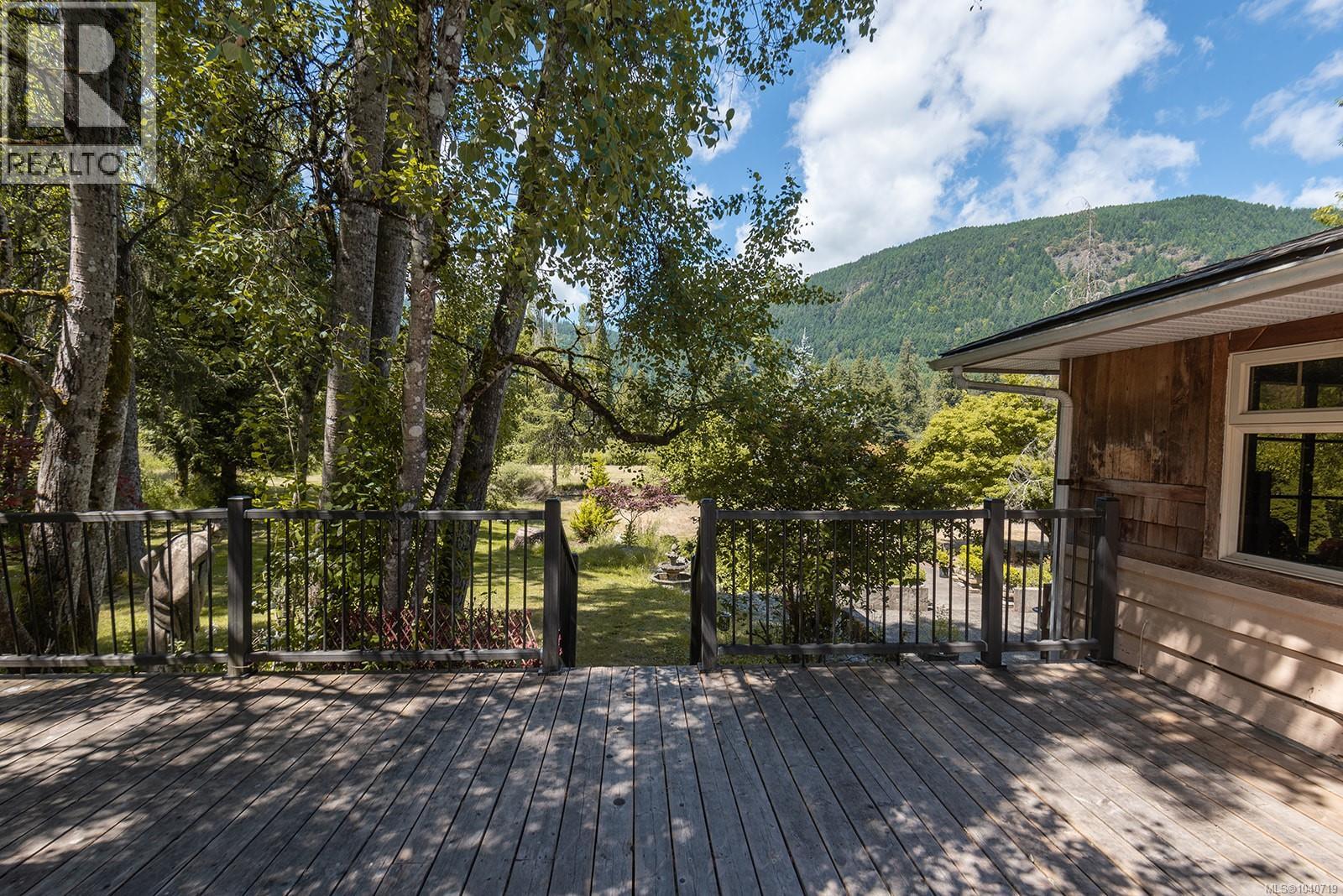 7621 Trans Canada Hwy - 8