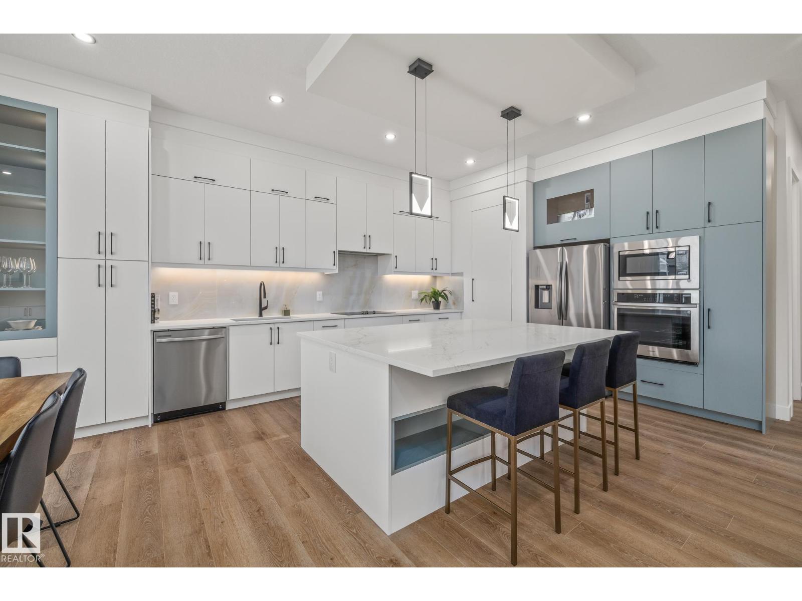 132 EDGEWATER CI - 19