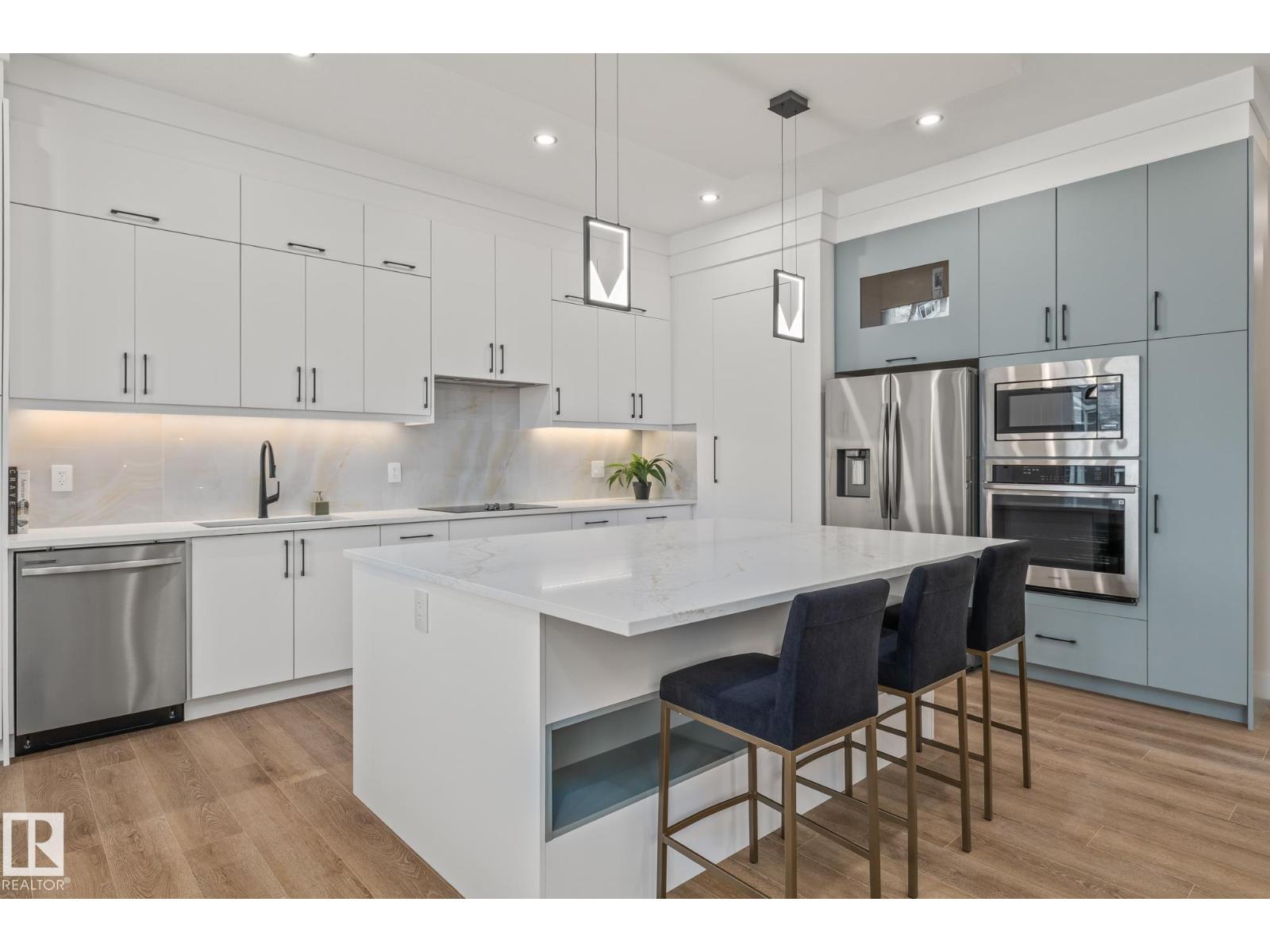 132 EDGEWATER CI - 20