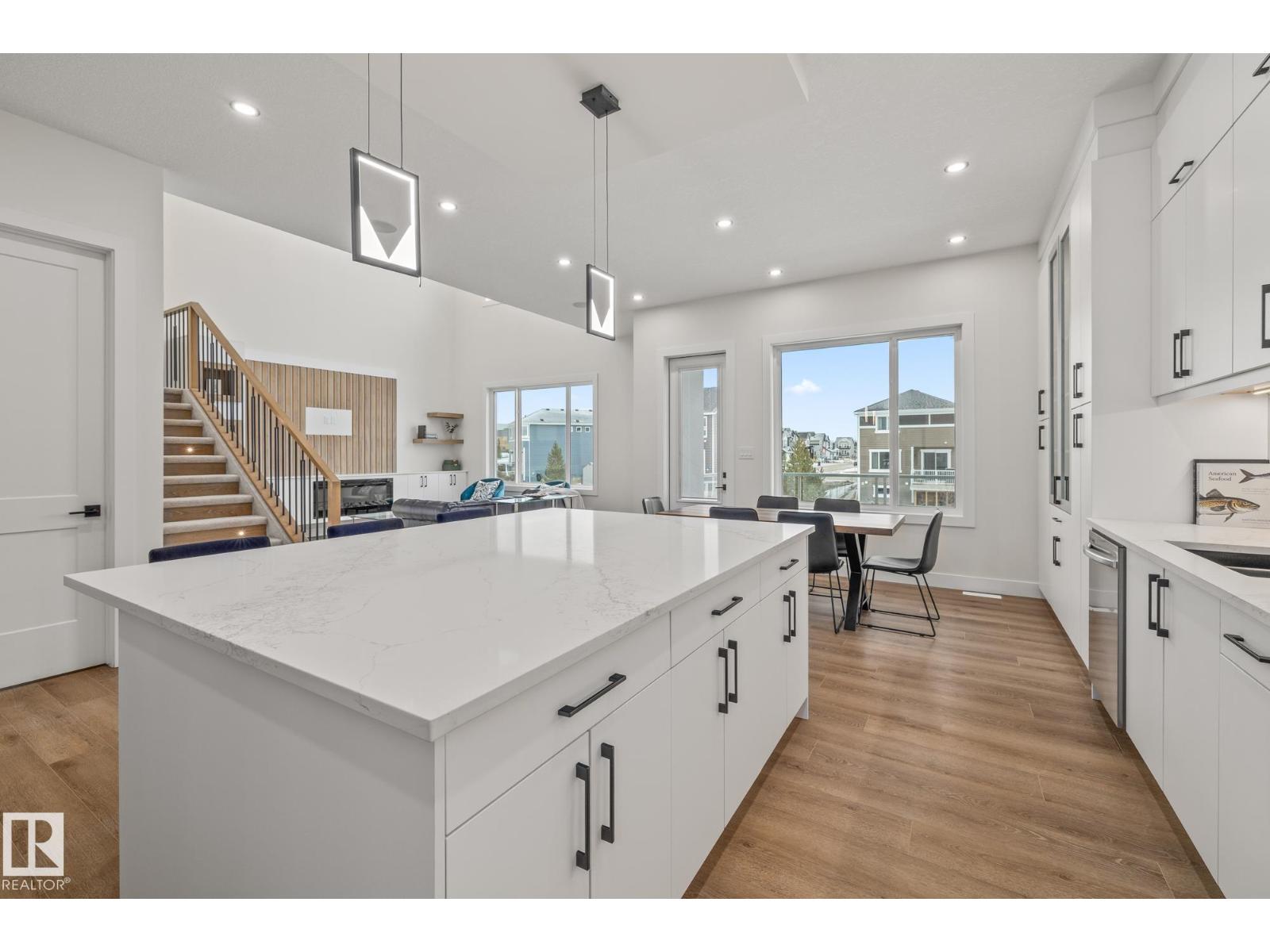 132 EDGEWATER CI - 23
