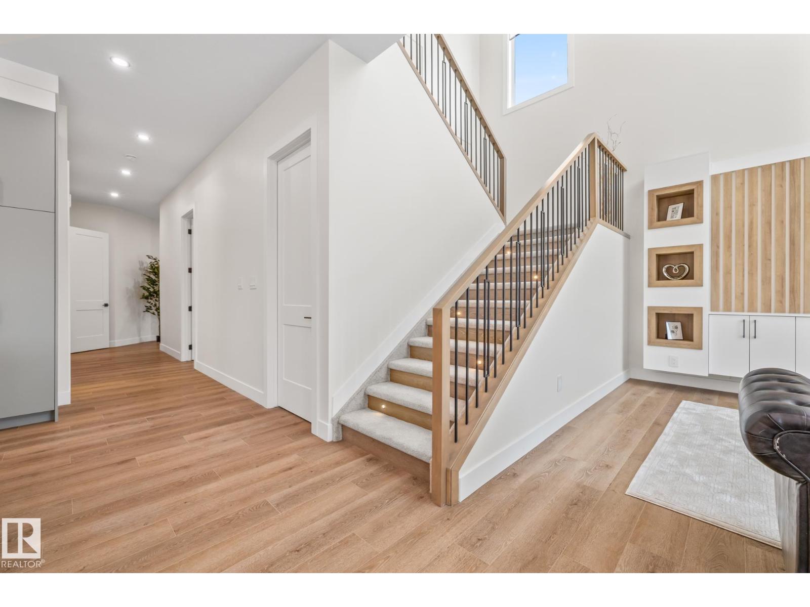 132 EDGEWATER CI - 33
