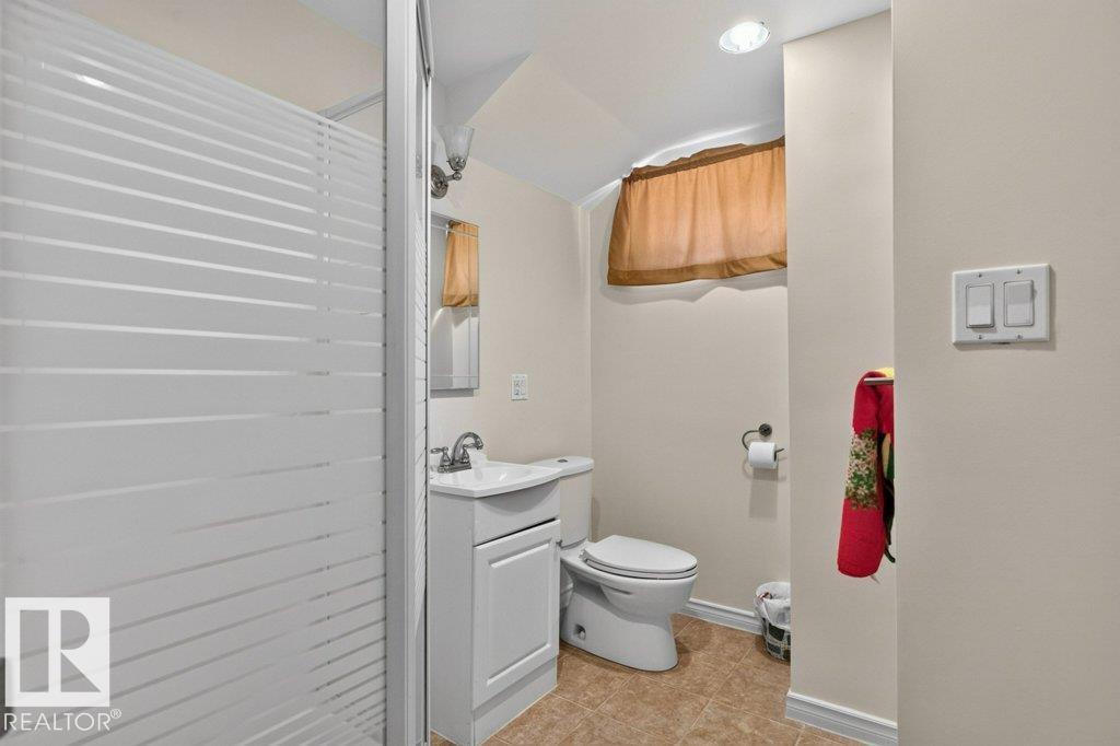 8424 70 ST NW — photo 29