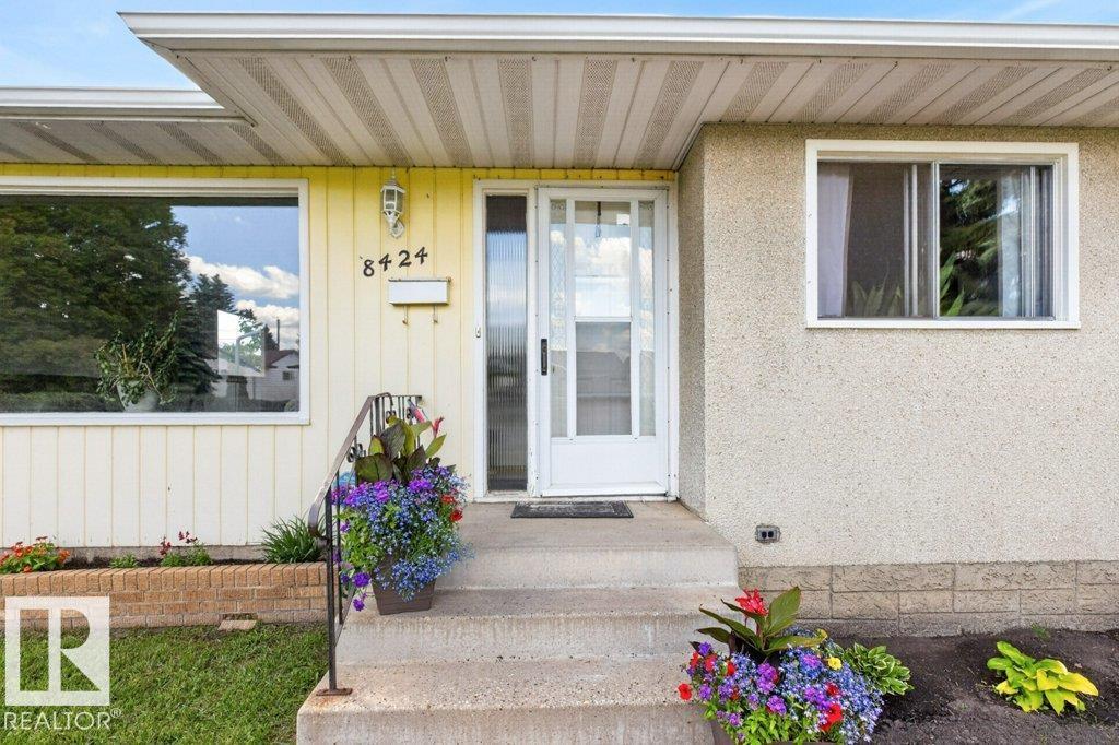 8424 70 ST NW - photo 3