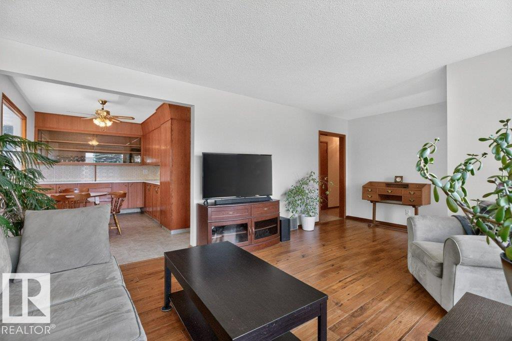 8424 70 ST NW — photo 8
