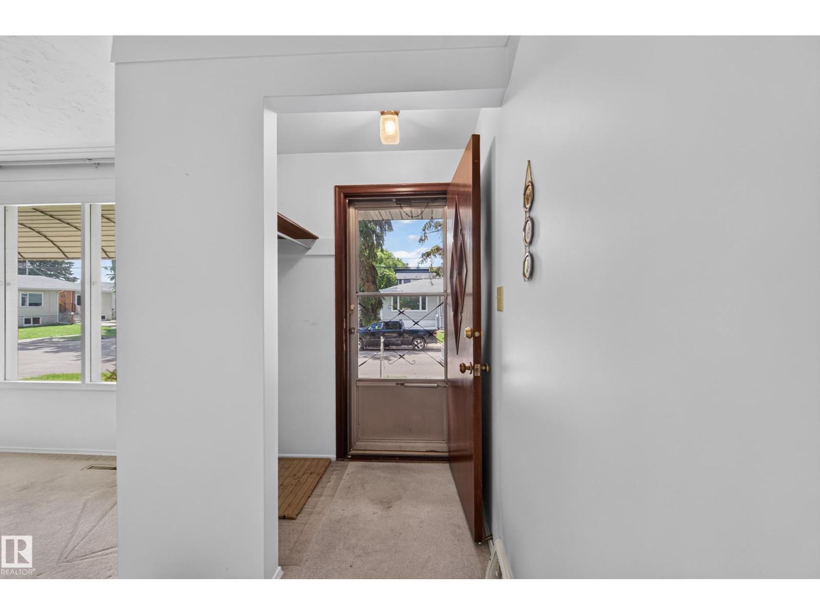 7704 104 AV NW - 2