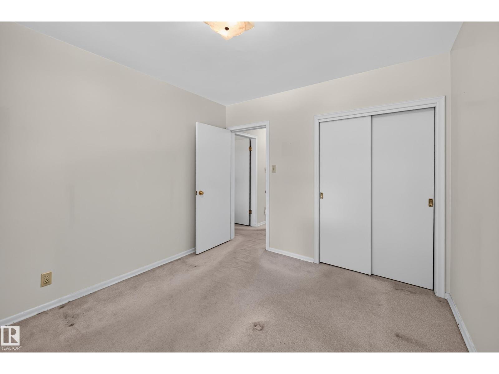 7704 104 AV NW - 25