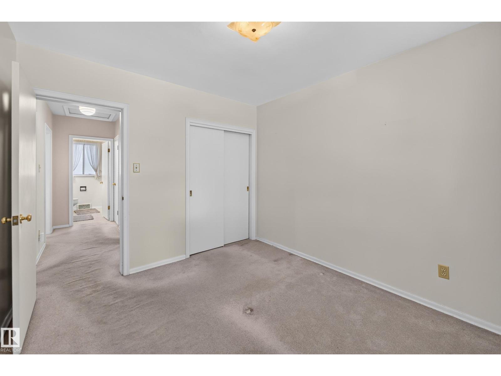 7704 104 AV NW - 24