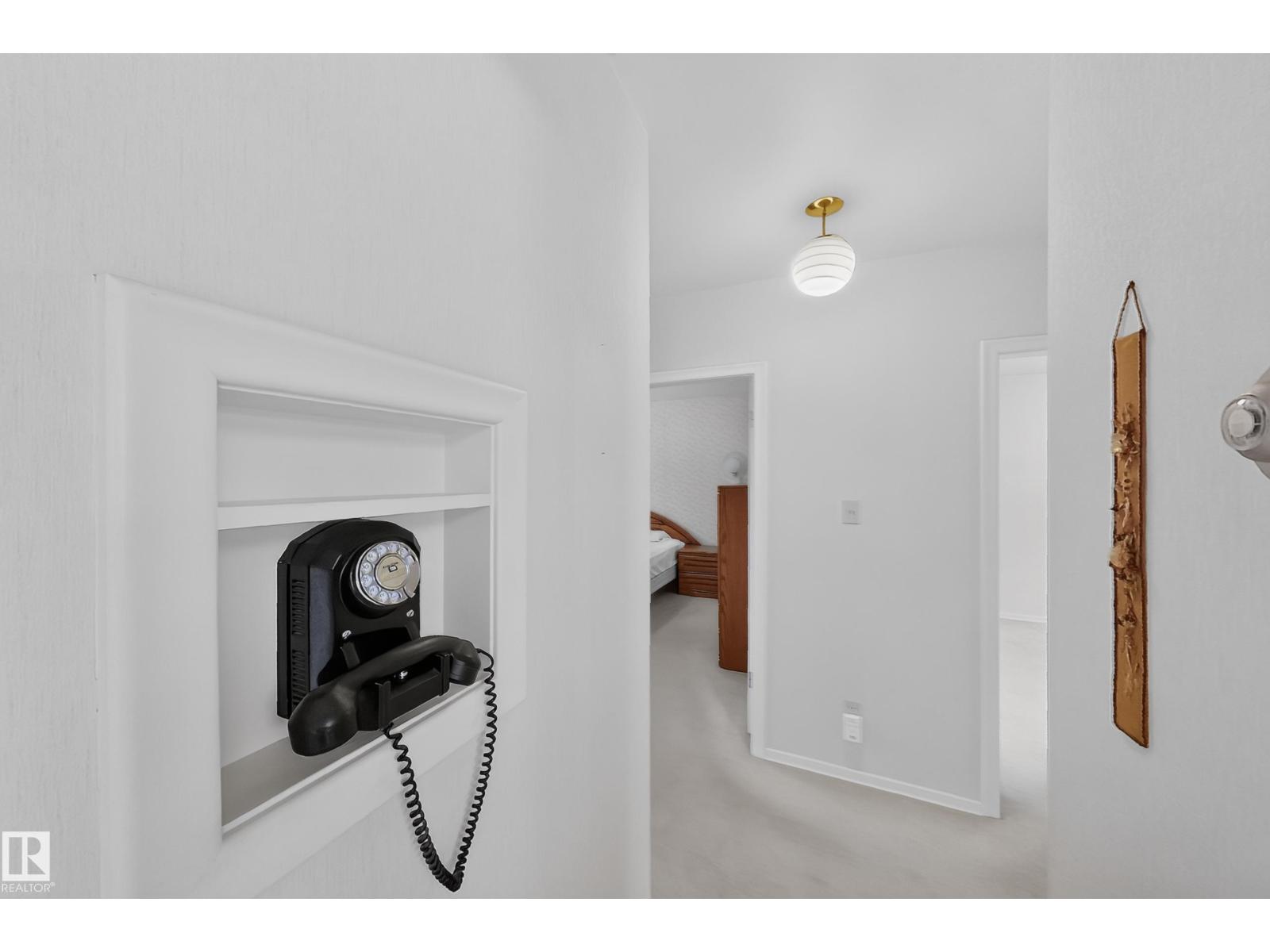 7704 104 AV NW - 32