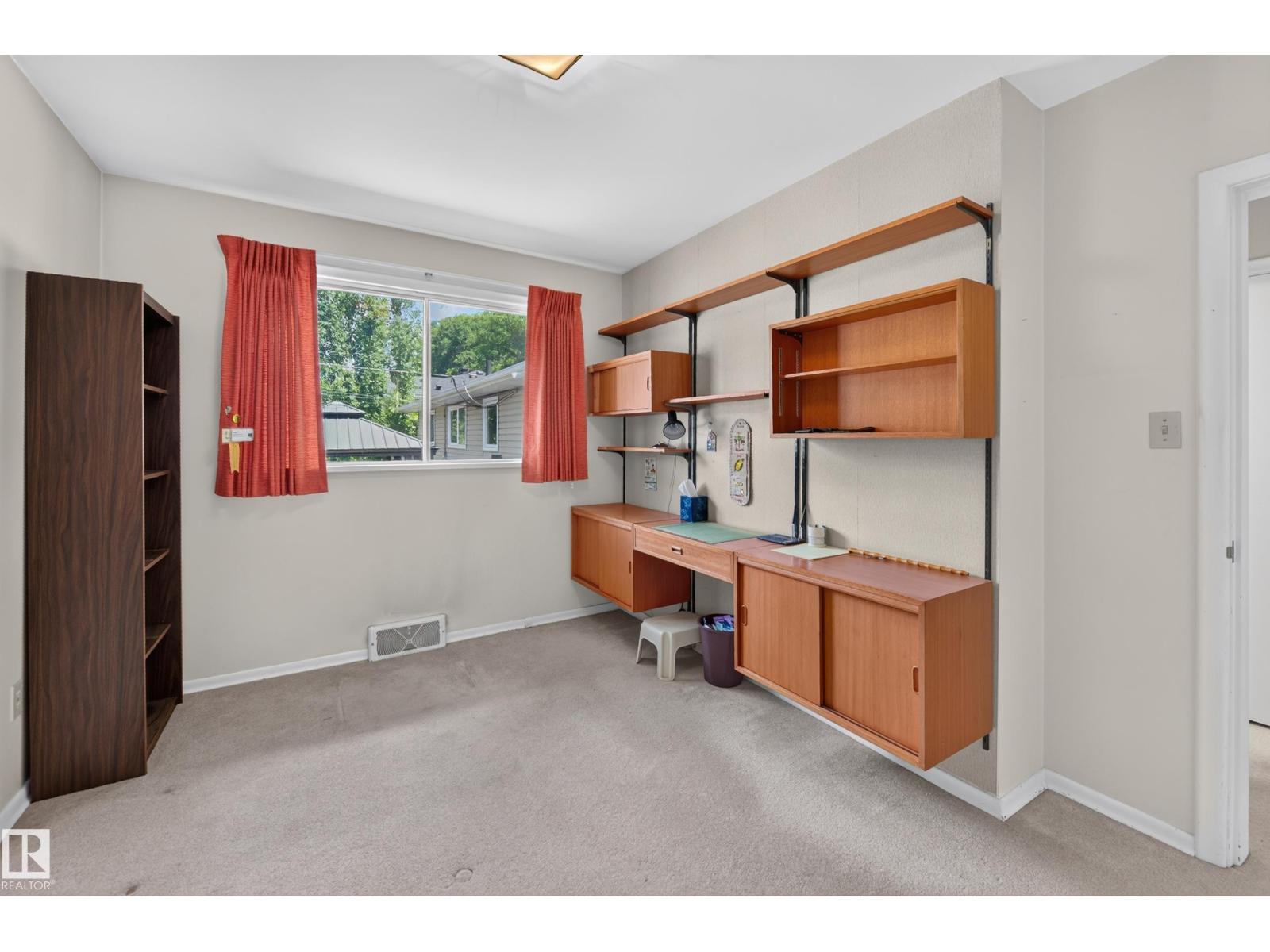 7704 104 AV NW - 31